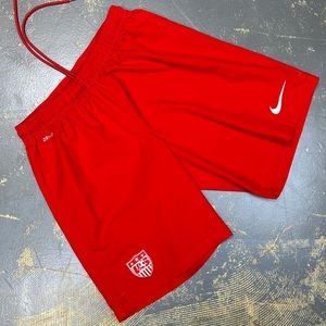 Nike USWNT Soccer Shorts 578027-657 Large Red 2 Star Crest 2014 Alex Morgan
